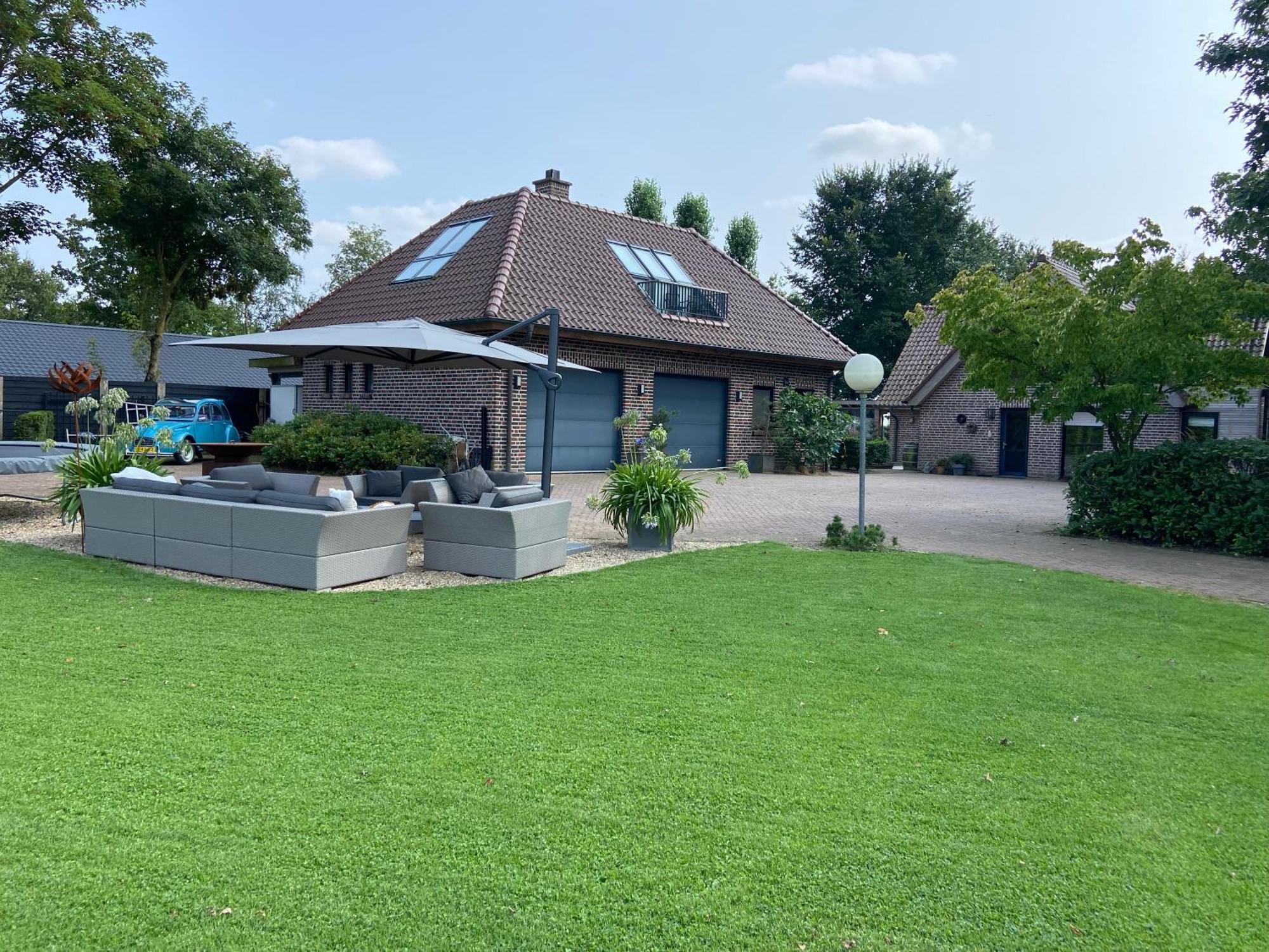 Loft 8 Linden Villa Bagian luar foto