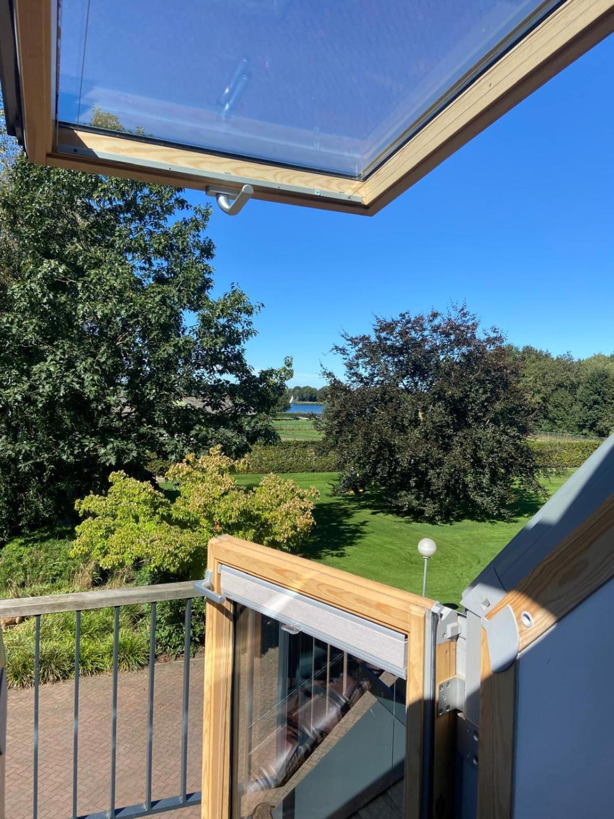 Loft 8 Linden Villa Bagian luar foto